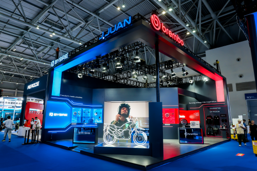 布雷博全新制动主泵与制动卡钳亮相2025摩博会